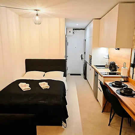 Apartman Axiom - Zenith Iii - Netflix, Hbo, Champagne *