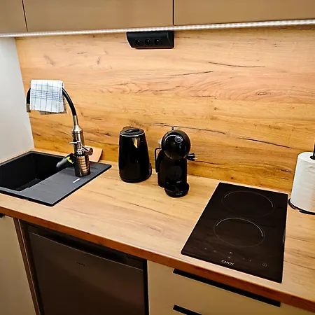 Axiom - Zenith Iii - Netflix, Hbo, Champagne *