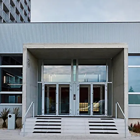 Apartman Axiom - Zenith Iii - Netflix, Hbo, Champagne *