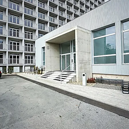 Apartman Axiom - Zenith Iii - Netflix, Hbo, Champagne Kassa