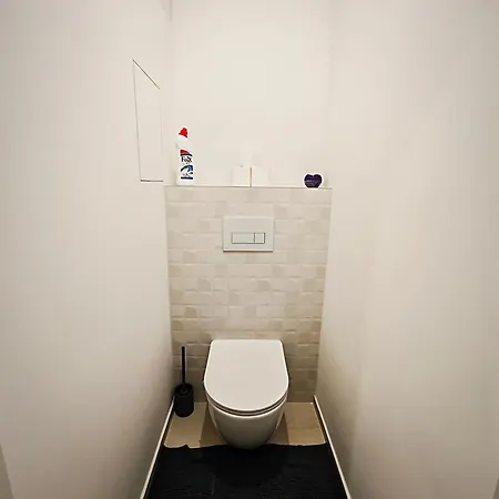 Apartman Axiom - Zenith Iii - Netflix, Hbo, Champagne *