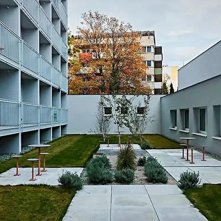 Axiom - Zenith Iii - Netflix, Hbo, Champagne * Košice