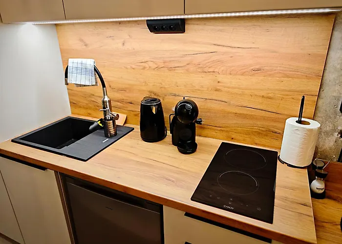 Axiom - Zenith Iii - Netflix, Hbo, Champagne *