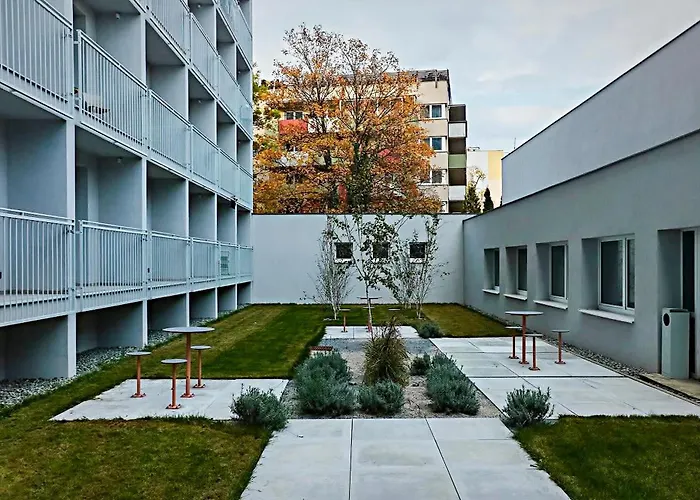 Axiom - Zenith Iii - Netflix, Hbo, Champagne * Košice